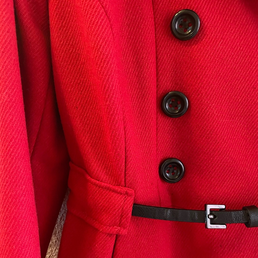 Red coat - Picture 7 of 8